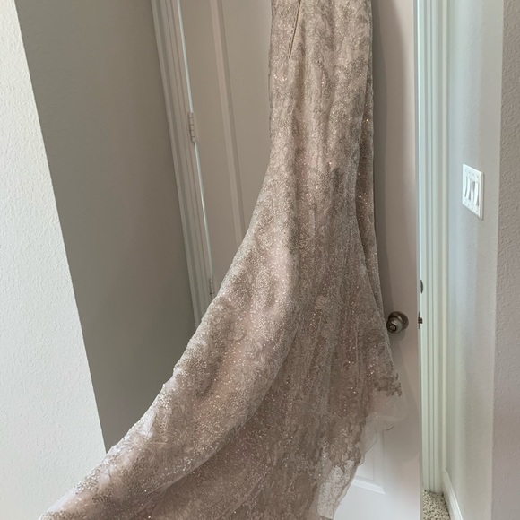 David’s Bridal Wedding Dress size 14 - Picture 5 of 9